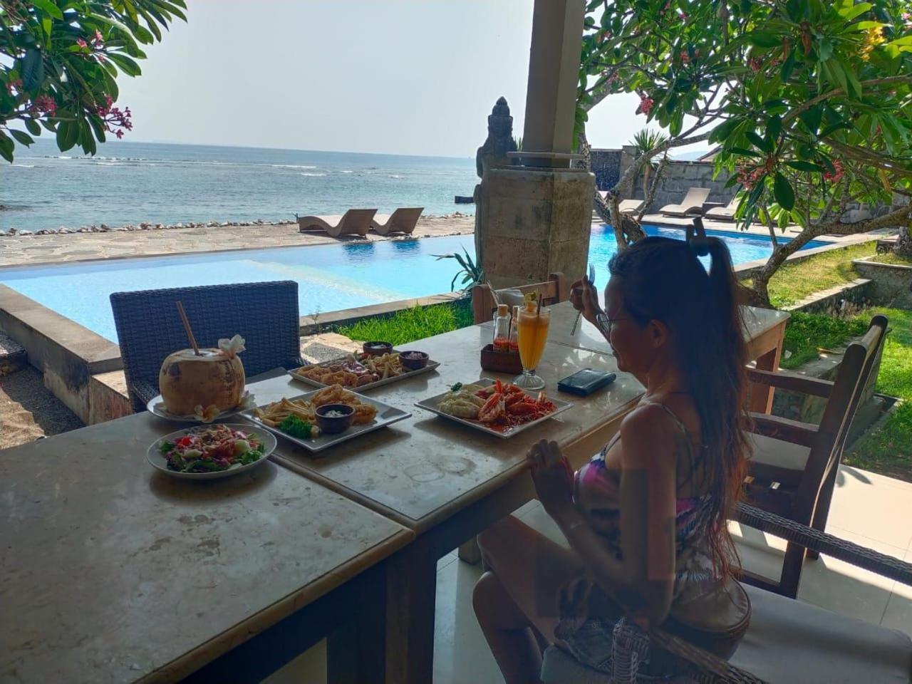 Ganesh Beach Hotel Candidasa Екстериор снимка