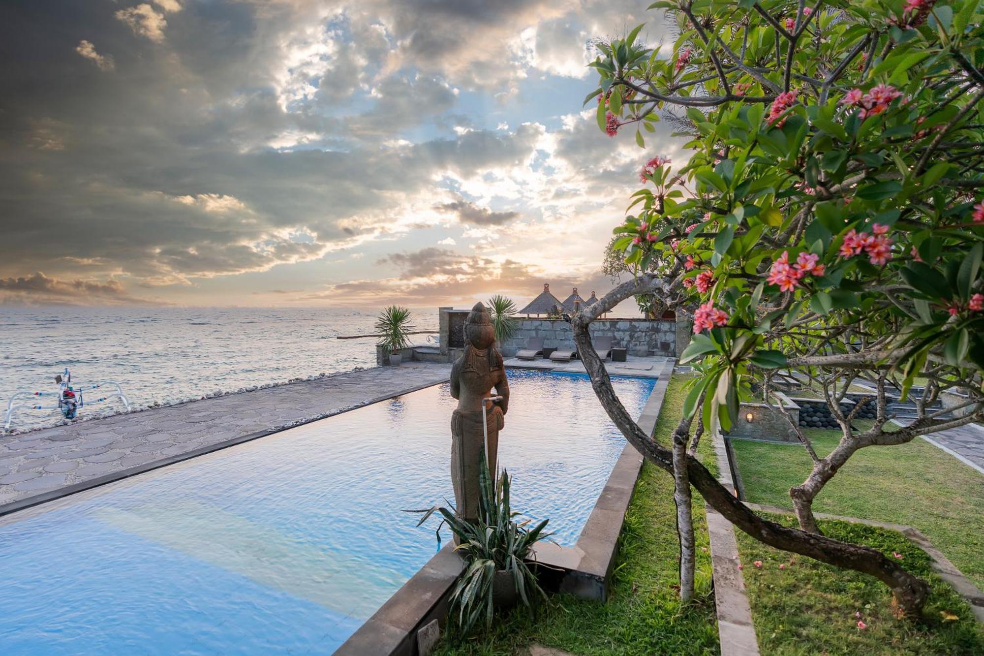 Ganesh Beach Hotel Candidasa Екстериор снимка