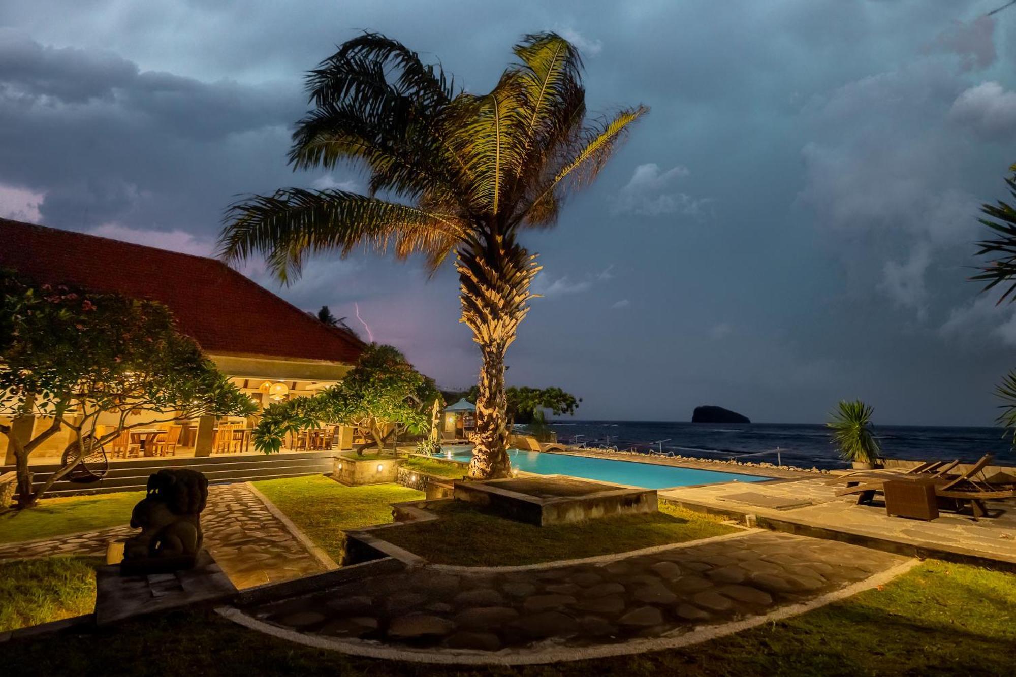 Ganesh Beach Hotel Candidasa Екстериор снимка